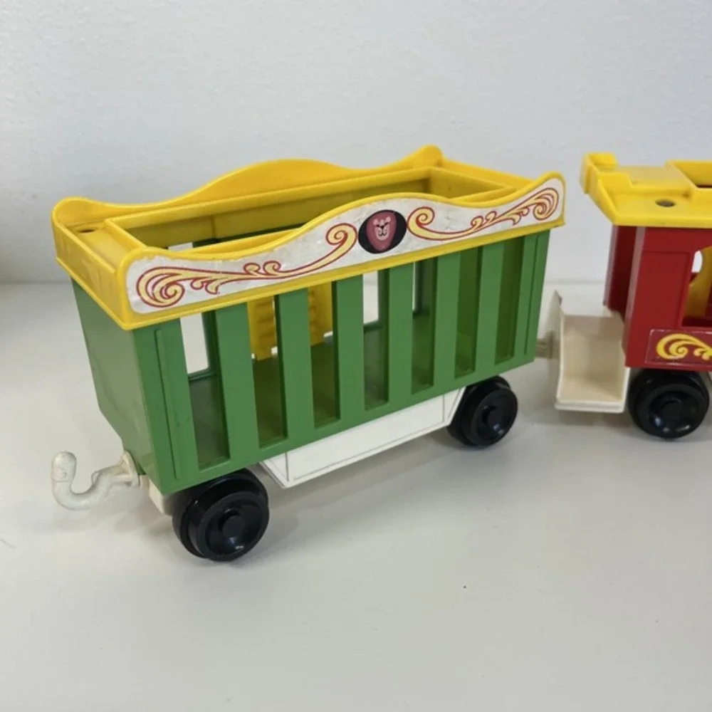 Fisher Price Family Circus Train #991 Vintage 1973 Comes with 3 Cars‎ Train Set